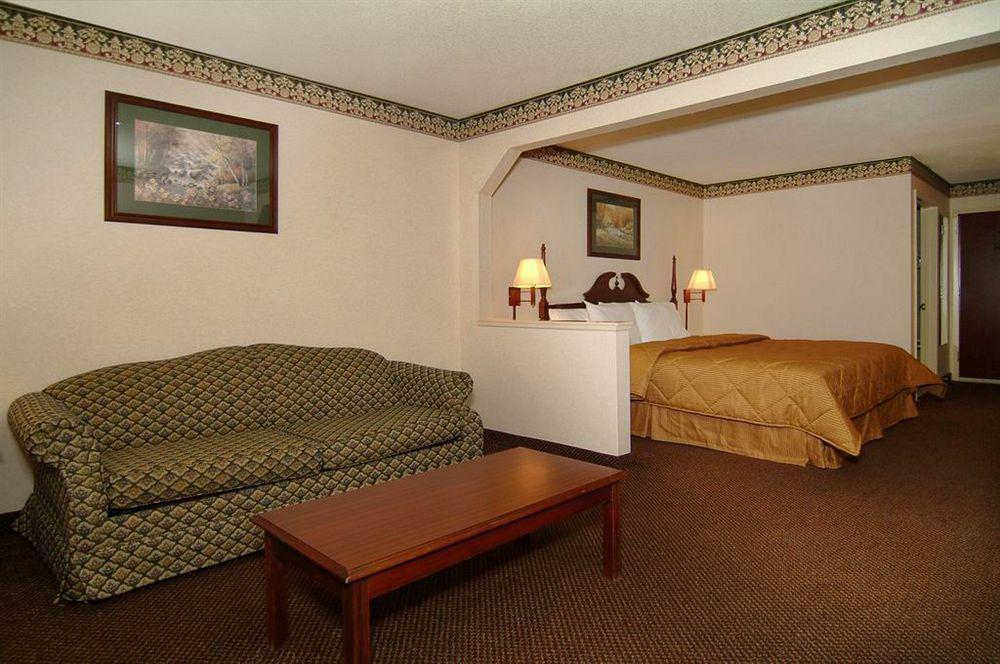 Quality Inn & Suites Pine Bluff Exterior foto