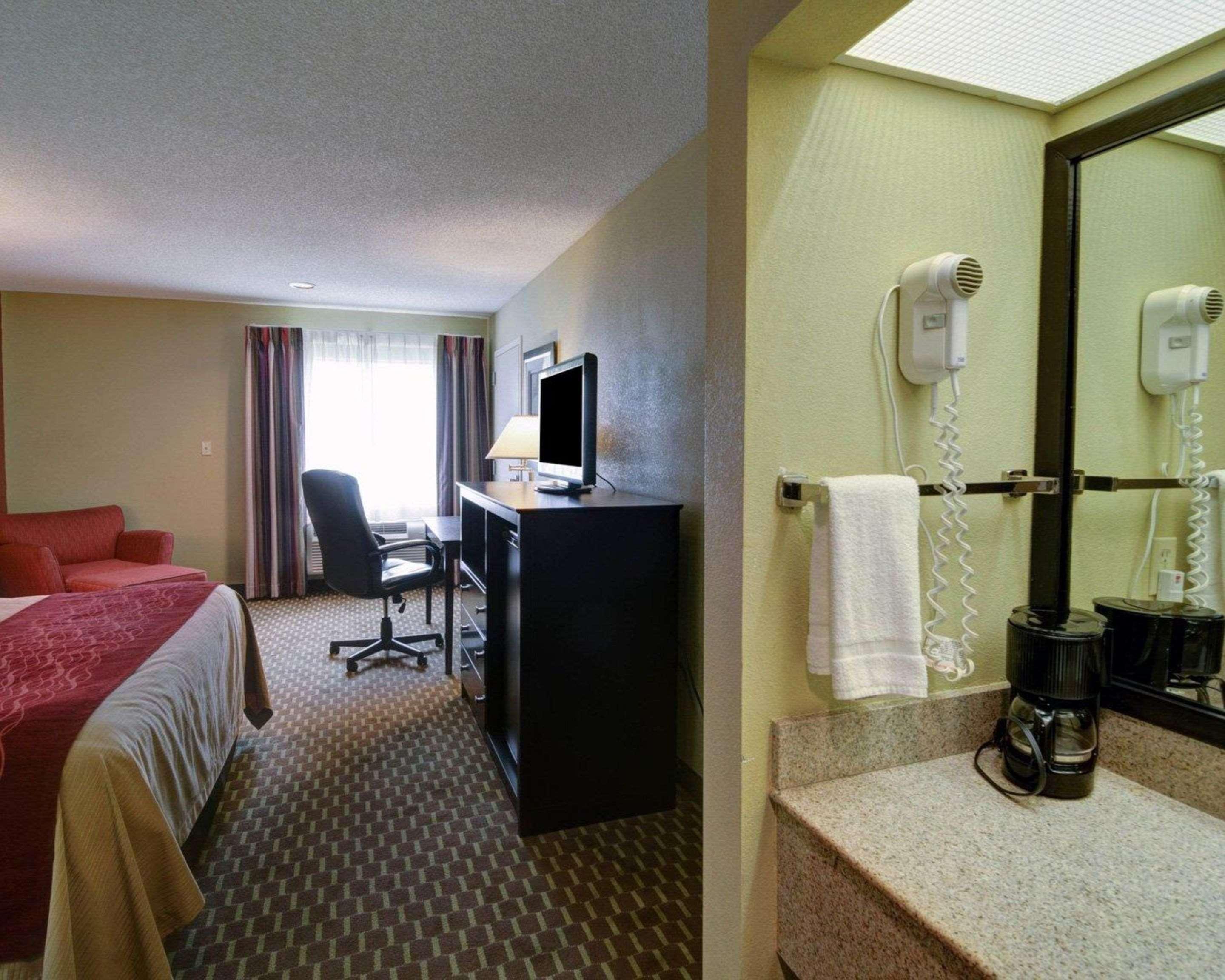 Quality Inn & Suites Pine Bluff Exterior foto
